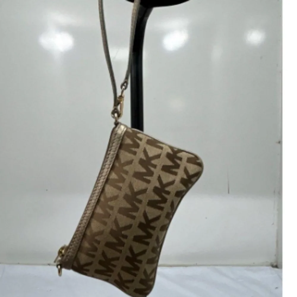 > Michael Kors Brown Wristlet